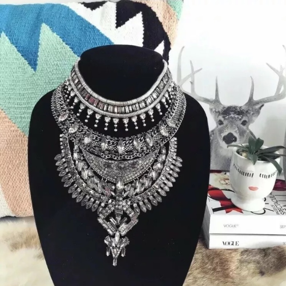 DYLANLEX SVAROVSKI CRYSTAL STATEMENT NECKLACE - Picture 2 of 5